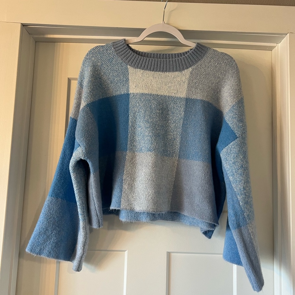 Jessica Simpson sweater size medium